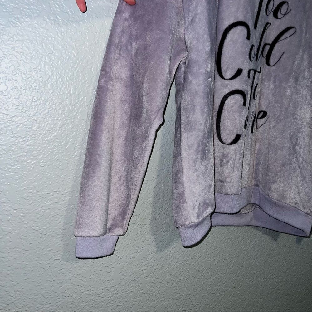 Love Tribe Juniors Round Neck Too Cold To Care Plush Sweatshirt Purple Large - Picture 3 of 7